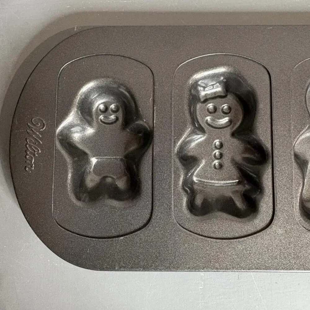 Wilton Gingerbread Man Cookie Pan 6-Cavity Nonstick Holiday Baking Mold